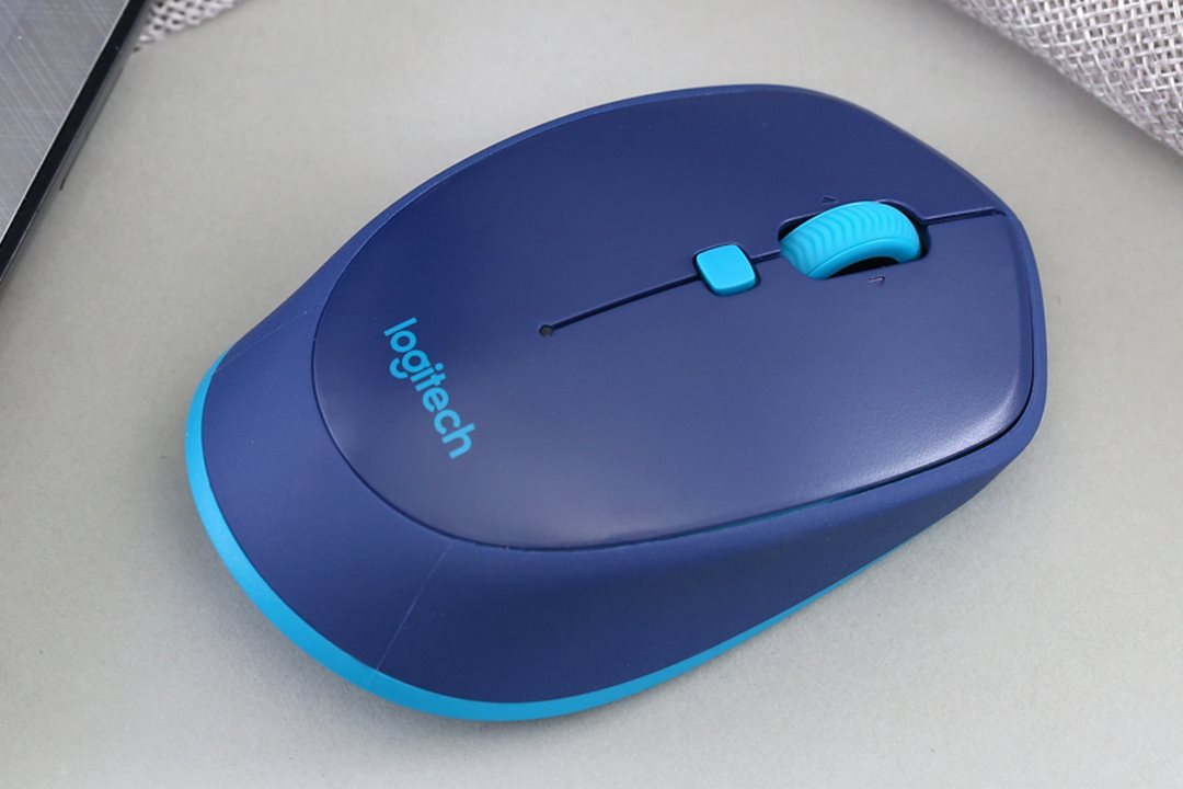 Chuột không dây Logitech thiết kế đơn giản đẹp mắt. 