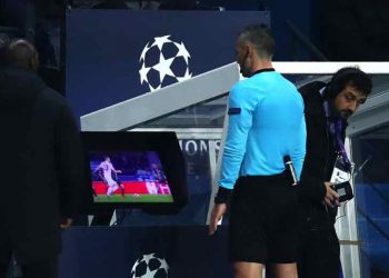 Công nghệ hỗ trợ cho trọng tài bóng đá