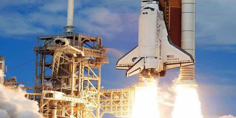 Phi thuyền vũ trụ du hành đến các hành tinh