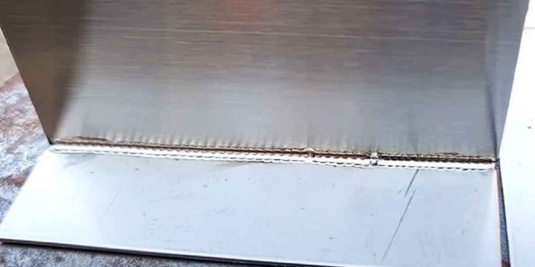 Bề mặt mối hàn không đều