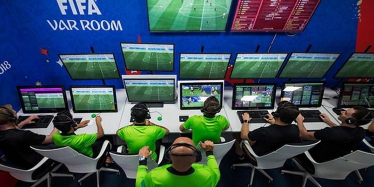 Sử dụng công nghệ VAR gia tăng tính công bằng