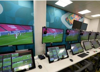 Công nghệ VAR đóng vai trò quan trọng trong bóng đá