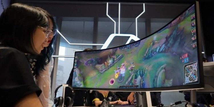 Đặc điểm của tivi màn hình cong